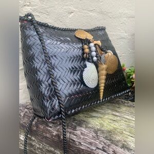 VTG (80’s) Black Woven Women's Bag with Seashell Charms
